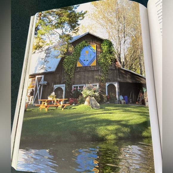 Barn Quilts And The American Quilt Trail Movement, book by Suzi Parron - Picture 4 of 16